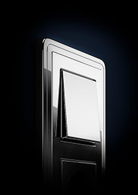 Блок: выключатель и розетка Gira Classix. Рамка: хром. Клавиша: хром