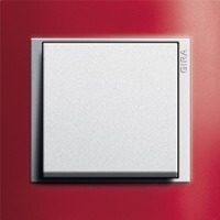 Gira Event Opaque. Цвет рамки: Красный; Цвет вставки и клавиши: Алюминий