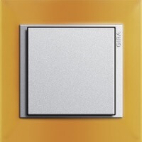 Gira Event Opaque. Цвет рамки: Янтарный; Цвет вставки и клавиши: Алюминий