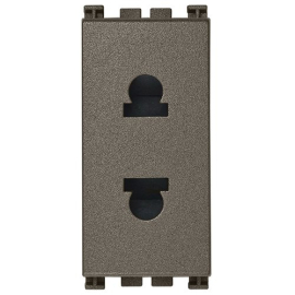 Розетка евро-американского стандарта
Arke,  со шторками,  с заземлением,  одинарная,  винтовые клеммы,   цвет - металл,  пластмасса,  19234.M VIM,  19234.M,  Vimar
 - PULSAL.RU